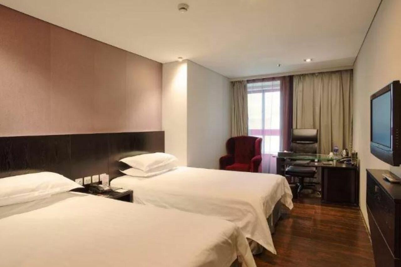 Fx Hotel Xujiahui - Shanghai Stadium Branch Екстериор снимка