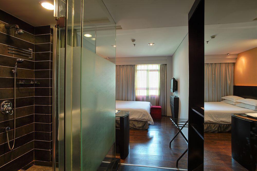 Fx Hotel Xujiahui - Shanghai Stadium Branch Екстериор снимка