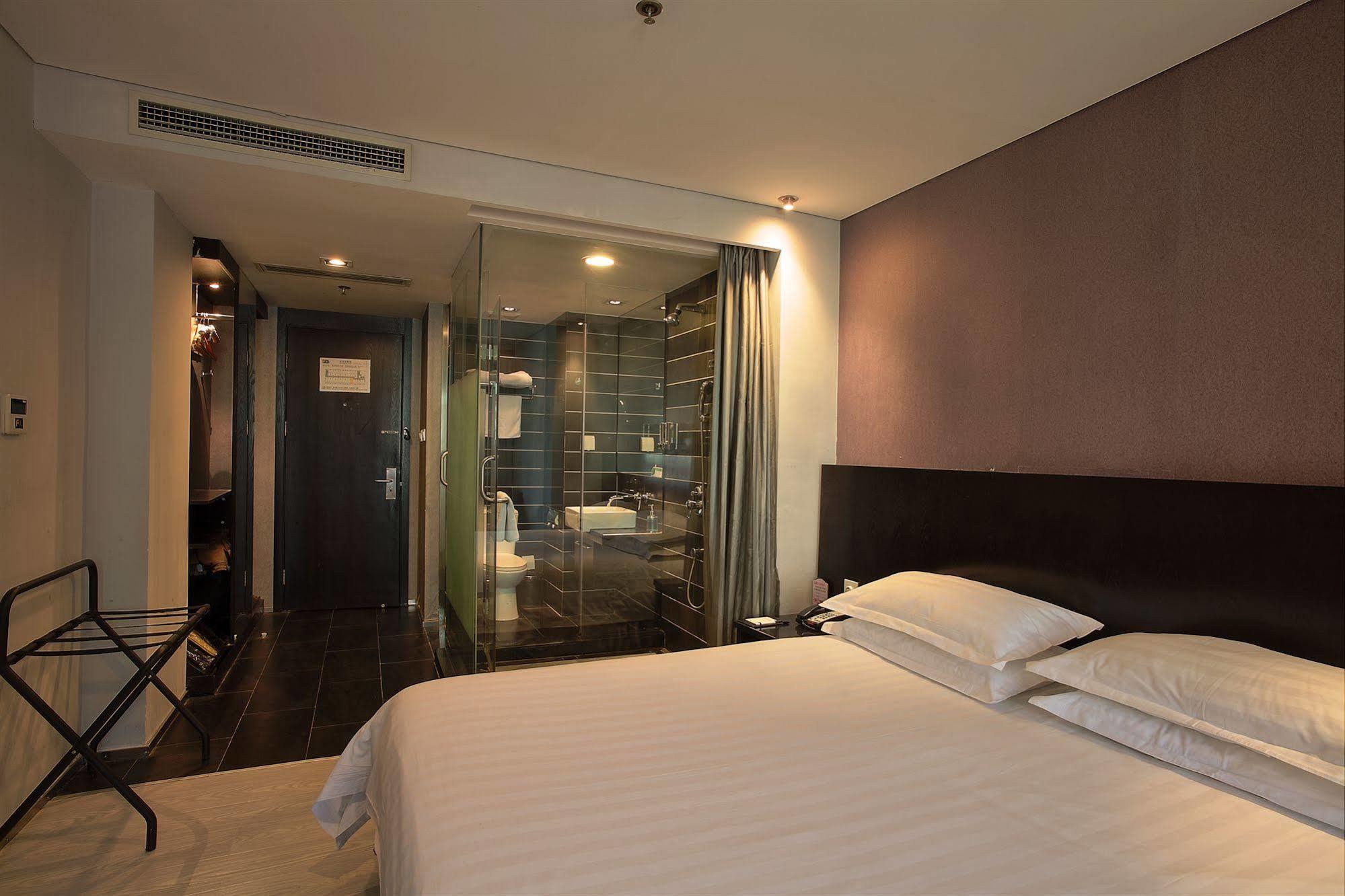 Fx Hotel Xujiahui - Shanghai Stadium Branch Екстериор снимка